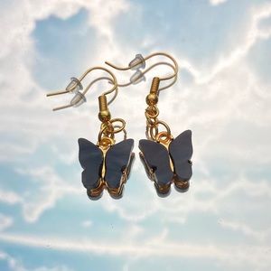 ❤️2/$10 black marble butterfly earrings!
